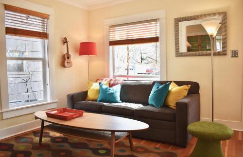 Old Bend House | Bluebird Day - Jefferson Cottage