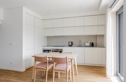 Casal da Ladeira Apartment | Blueground | Alvalade, balcony, nr Campo Pequeno