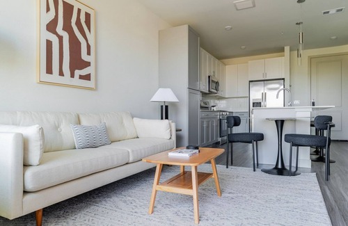 Del Valle Apartment | Blueground | Del Valle, pool, nr McKinney Falls