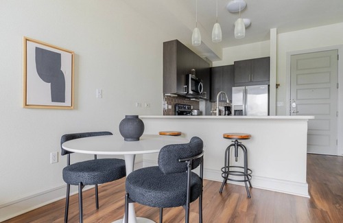 West End Apartment | Blueground | Downtown Austin, pool, nr Congress