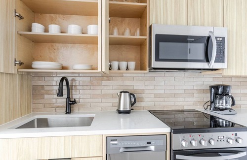 Gowanus Apartment | Blueground | Gowanus, washer, nr Prospect Park