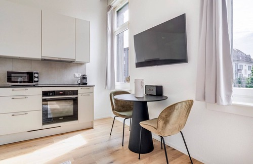 Seebach Apartment | Blueground | Seebach, washer, nr Zürich Zoo