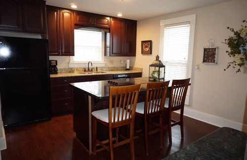 Manhattan Cottage | Bluemont Cottage - Quaint,cozy cottage which feels like your home away from home