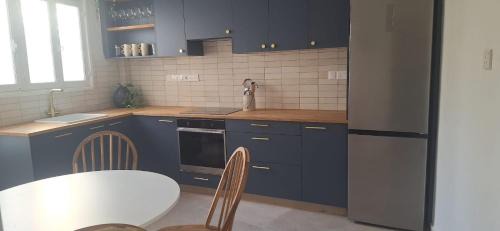 Nicosia Apartment | Bluewood Retreat|Cozy Vintage 2BDR Nicosia Heart