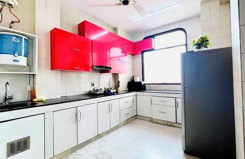 Defence Colony Apartment | BluO Studio - Defence Colony - BathTub, Kitchen