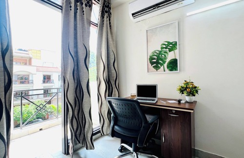 Defence Colony Apartment | BluO Studio - Defence Colony - BathTub, Kitchen