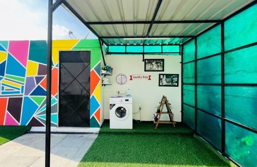 Defence Colony Apartment | BluO Studio - Defence Colony - BathTub, Kitchen