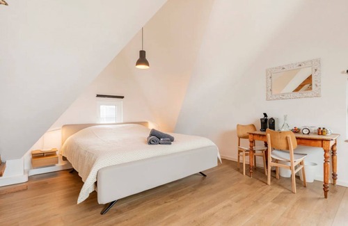 Maldegem Bed & Breakfast | BnB The Attic - Spacious luxury retreat - ideal for families and groups