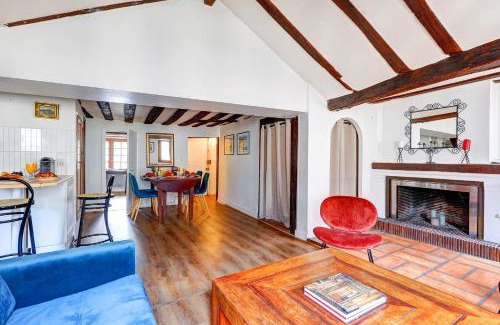 Les Iles Apartment | BnBNova - 2BR - Ile Saint-Louis
