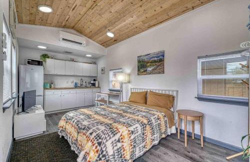 Bonney Lake Apartment | Bo360 Tiny House Unique Country Retreat with Hot Tub