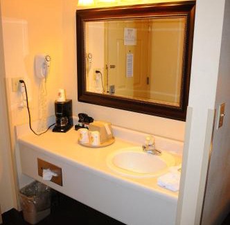Lamar Heights Hotel | Boarders Inn and Suites by Cobblestone Lamar Missouri