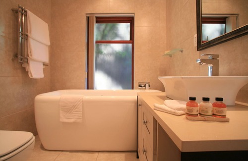 Wilderness House | Boardwalk Lodge - B&B
