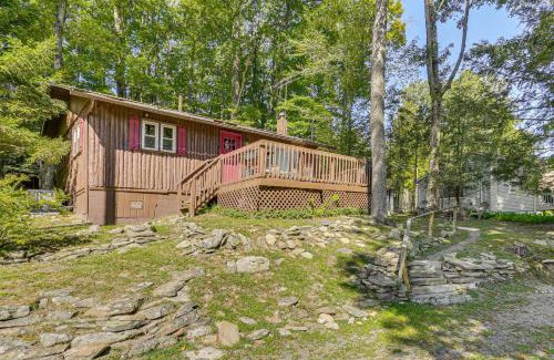 Greentown House | Boat, Hike and Fish Rustic Greenwood Retreat