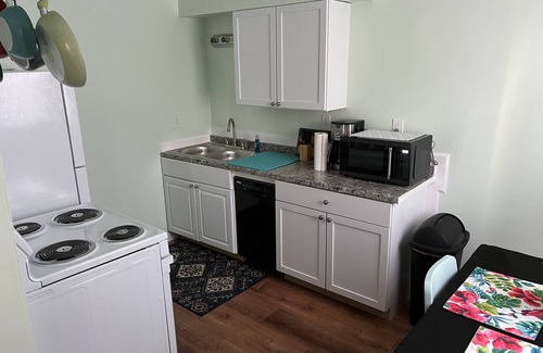 Willoughby Spit Apartment | Boat House Ground Floor #2 - 1 Br Waterfront, Wifi 1 Bedroom Apts by RedAwning