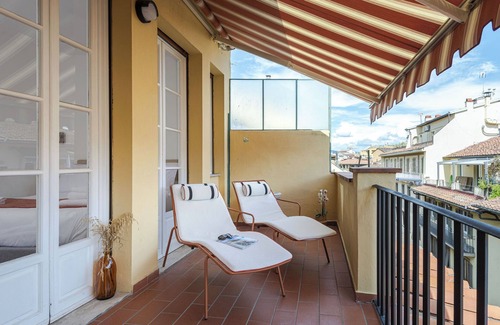 Oltrarno Apartment | Bob W Ponte Vecchio