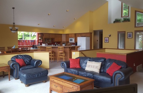 Lake Cavanaugh House | Bobbi's Beach House is a spacious waterfront home with something for everyone!