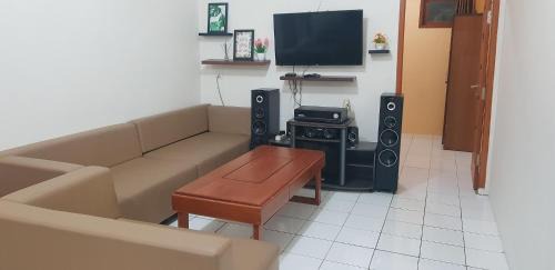 Cisarua Villa | BoBo queen house 3 ( villa baba II) mountain view