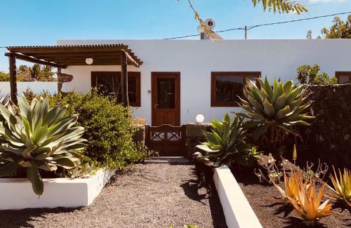 Tiagua Apartment | Bodega Botanica - Shared Pool - Central Island Location - 10 mins drive to Famara and La Santa