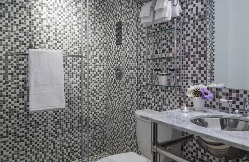 Hudson Square Hotel | Bohemian Chic Room w/Rooftop Views Access in Heart of SoHo - Pets Welcome