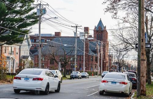 West New Haven Apartment | Bohemian Nook At Elm City Flats