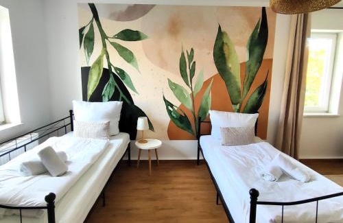 Neudietendorf Apartment | BohnApartments Bechstein - sehr ruhig - 3 Schlafzimmer - Balkon - Stellplätze- WLAN - Vollausstattung