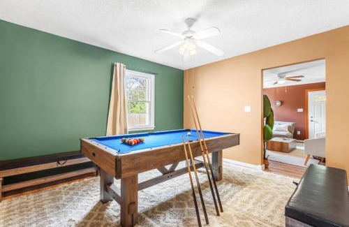 Durham House | Boho Downtown 5BD Home BBQ Pool Table 5Min to Duke
