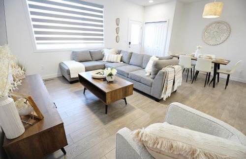 Northwest Edmonton House | BoHo Retreat with King Beds, Golf, Disney+, Near WEM