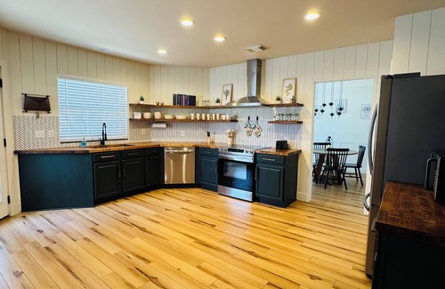 Schertz House | boho rustic 4 bedroom home w/retreat master bath convienient to everything