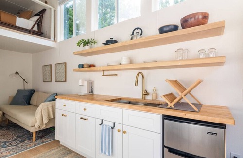 Blackshear-Prospect Hill House | BoHo Tiny Home - Walkable to East Austin’s Best!