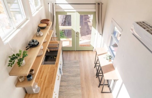 Blackshear-Prospect Hill House | BoHo Tiny Home - Walkable to East Austin’s Best!