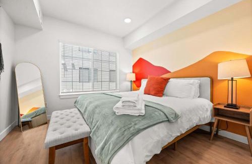 People's Freeway House | Boho Vibe Townhome King Bed Garage SLC