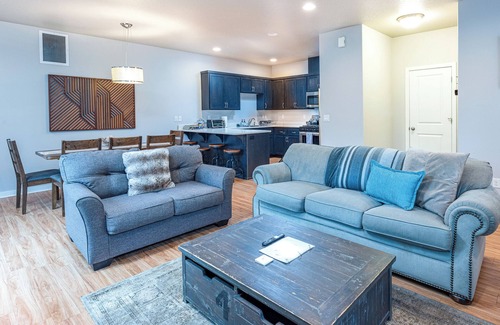 Corvallis House | Boho Vibes- family townhouse w/gourmet kitchen