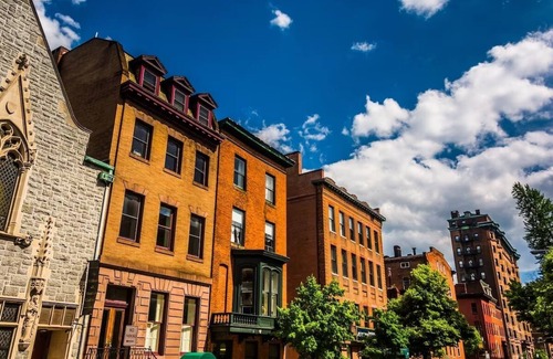 Mount Vernon House | Bold Spirit: Unique Stay Near Mt Vernon Place Washington Monument & Museum