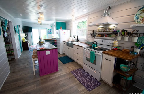 Spanish Wells House | Boo's Bungalow - nFamily and Dog Friendly Waterfront, NOT BEACHFRONT, Cottage
