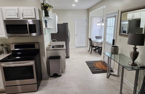 Sharpsburg House | Book and Relax