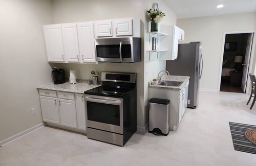 Sharpsburg House | Book and Relax