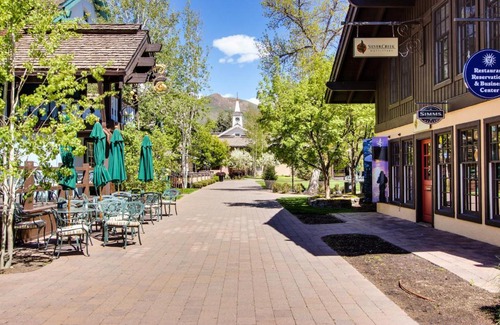 Elkhorn Hotel | Bookhaven