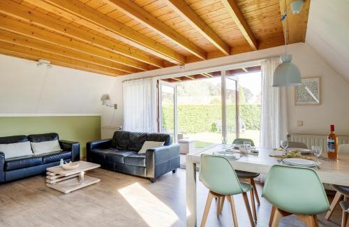 Zwiggelte House | Boomklever I Charmante Vakantiewoning met Openhaard