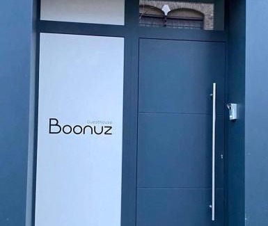 Ieper Apartment | Boonuz guesthouse, luxe duplex vakantiehuis in centrum Ieper met privé lounge terras en IR sauna