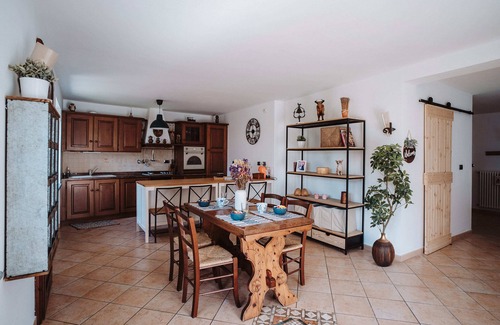 Roure House | Borgatalpina: cosy private residence, panoramic view, up to 16 guests