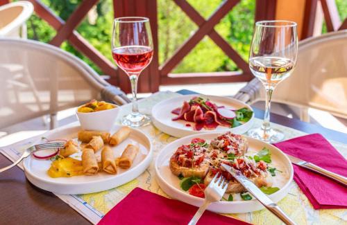 Gyongyos Hotel | Borhotel Sziluett Farkasmály