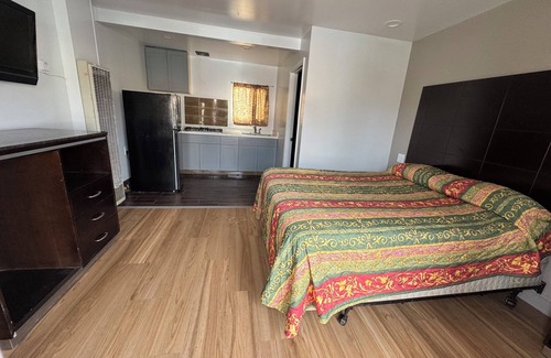 Salinas Hotel | BORONDA INN