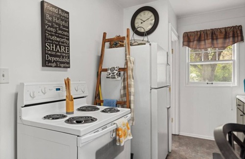 Central - Terry House | Bo’s Rusty Western Duplex Unit