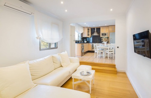 Daimuz House | BOUGAINVILLEA HOUSE. COSTA VALENCIANA, COSTA BLANCA Pool, Garden, Beach, Villages.