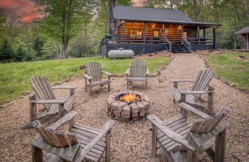 My Mountain House | Bougie Bungalow - Cozy Cabin on 2 Acres