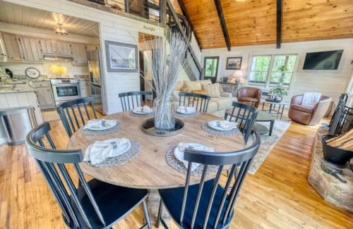 My Mountain House | Bougie Bungalow - Cozy Cabin on 2 Acres