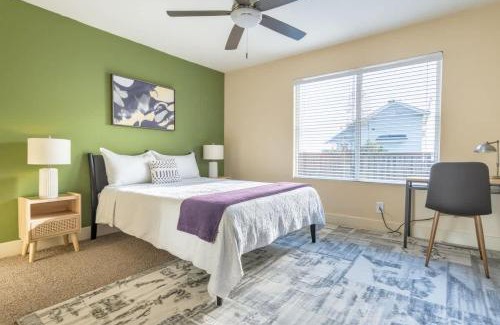 Riverside Apartment | Boulevard Stays 8 mins to Downtown King Bed Pool Parking Gym 04