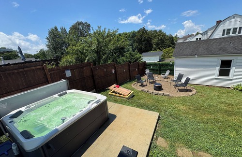 Springfield House | Bourbon Retreat: Hot Tub & KY Distillery Adventures