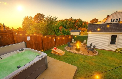 Springfield House | Bourbon Retreat: Hot Tub & KY Distillery Adventures