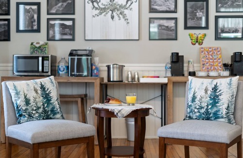 Tellico Plains Hotel | Boutique Hotel Centrally Located in Tellico Plains, The Cole Room 4C